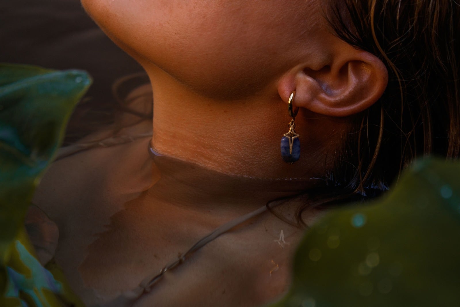 Stone pendant earrings